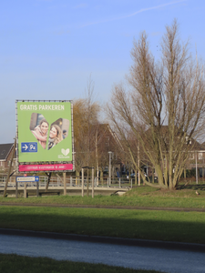 851400 Afbeelding van de banner 'Gratis Parkeren', naar aanleiding van het 10-jarig bestaan van Centrum Vleuterweide in ...
